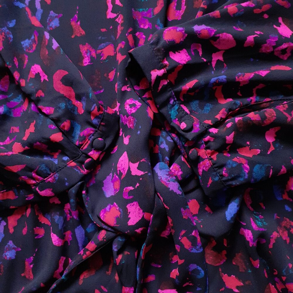 Torrid Georgette Tie-Front Blouse in Leopard Black Pink Red Size 2/Size 2X - Picture 10 of 15